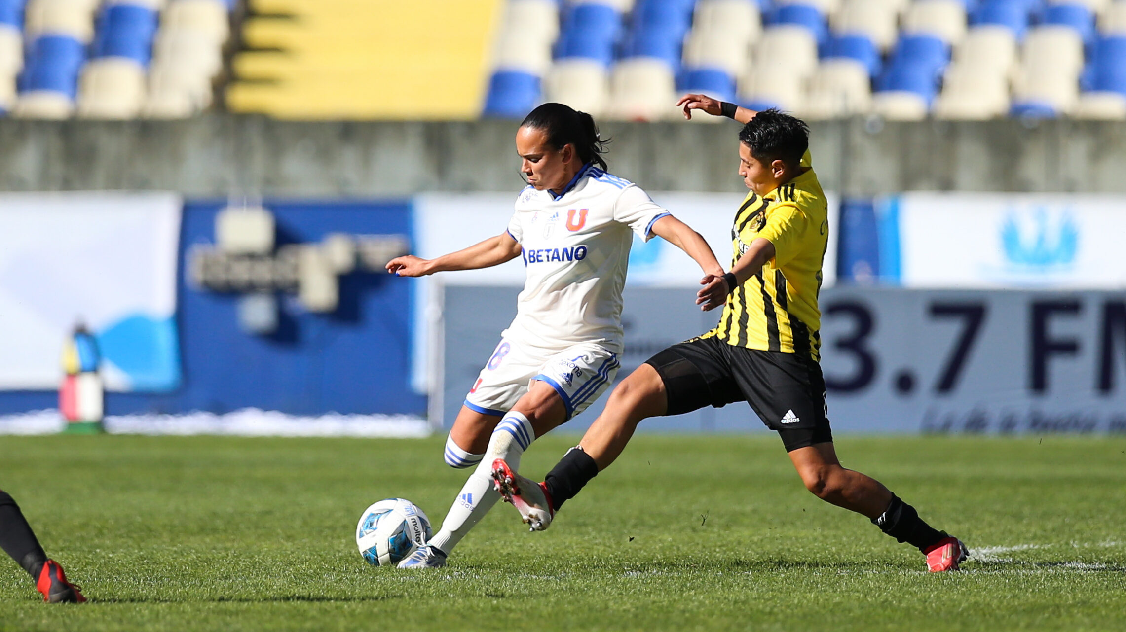 Universidad de Chile supera a Fernández Vial en partidazo en Collao