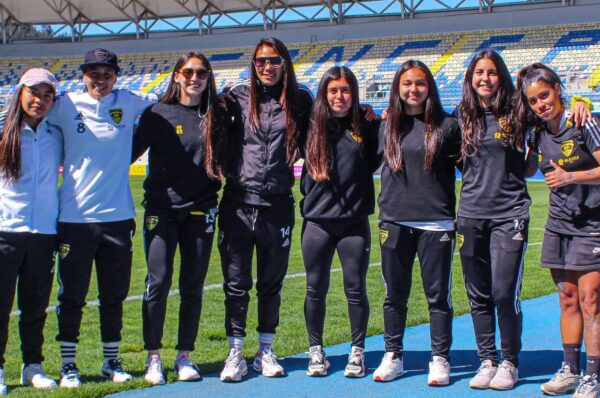 Plantel de Fernández Vial denuncia abandono del club a su rama femenina