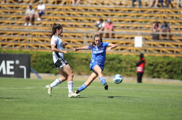 Universidad de Chile derrota a Colo-Colo y se queda con el Superclásico