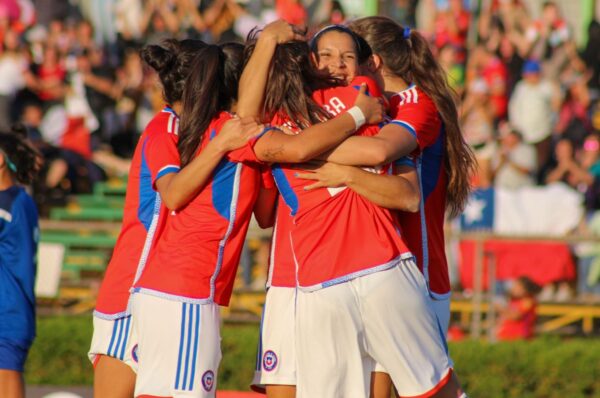 La Roja vence a Filipinas y cierra la fecha FIFA con cuentas alegres