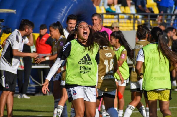 Colo-Colo derrota a Universidad de Chile y es campeón del fútbol chileno
