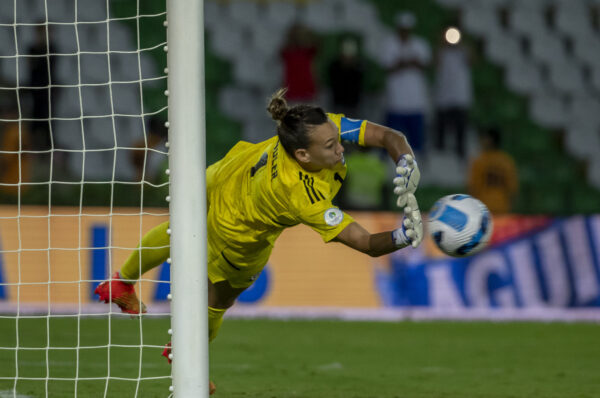 Christiane Endler va por su segundo premio The Best consecutivo