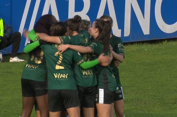 Sonya Keefe debuta con gol y victoria en el Cacereño Femenino