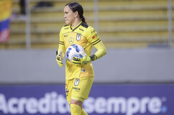 Kate Tapia dice adiós a Santiago Morning y la sondean de Portugal