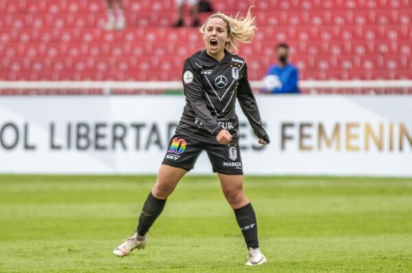 Nicole Fajre se despide de Santiago Morning y allana su fichaje por la U