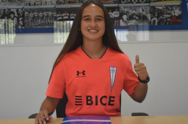 Agustina Heyermann firma su primer contrato profesional con la UC