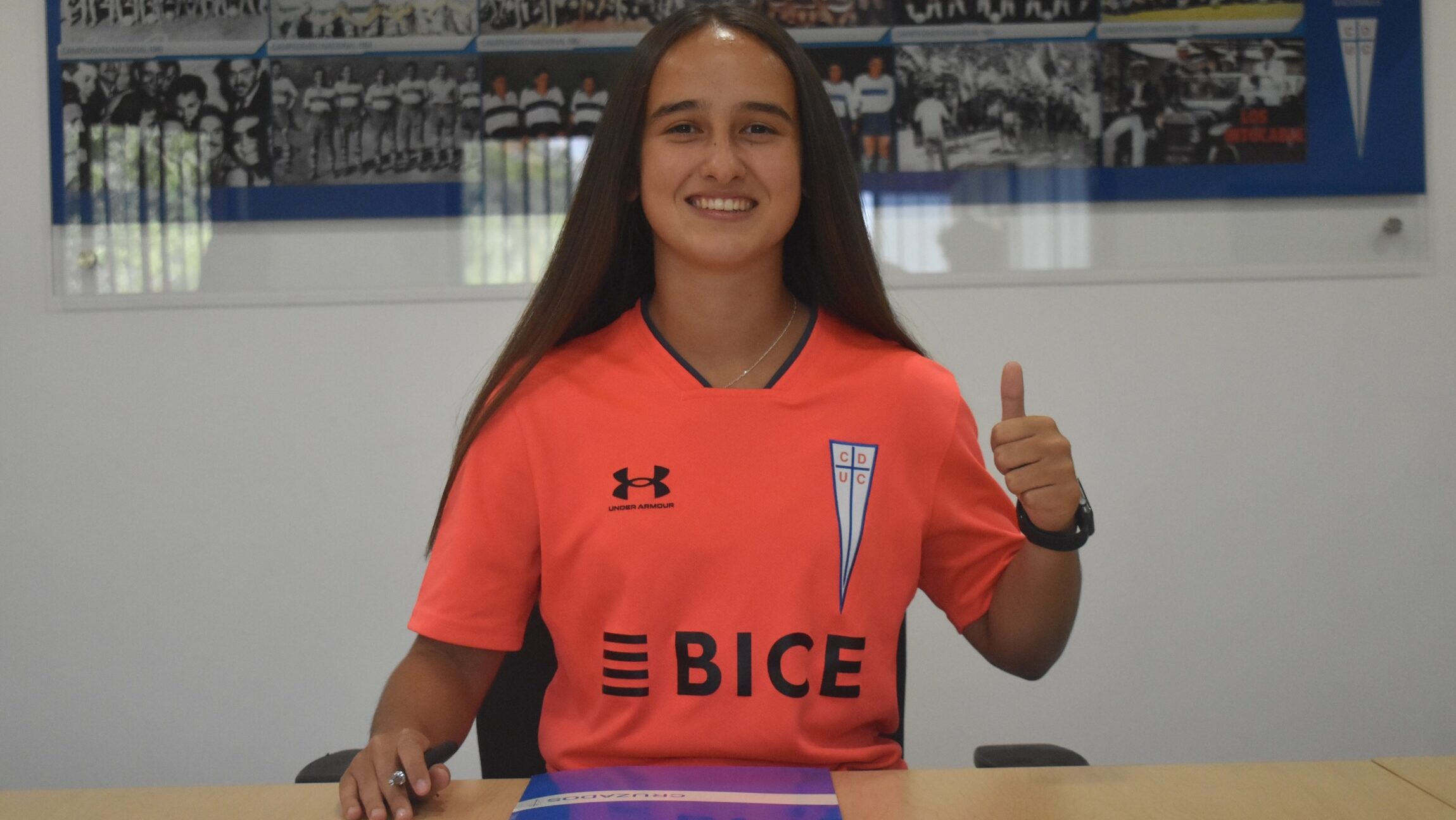 Agustina Heyermann firma su primer contrato profesional con la UC