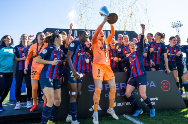 Barcelona golea a Real Sociedad y se queda con la Supercopa de España