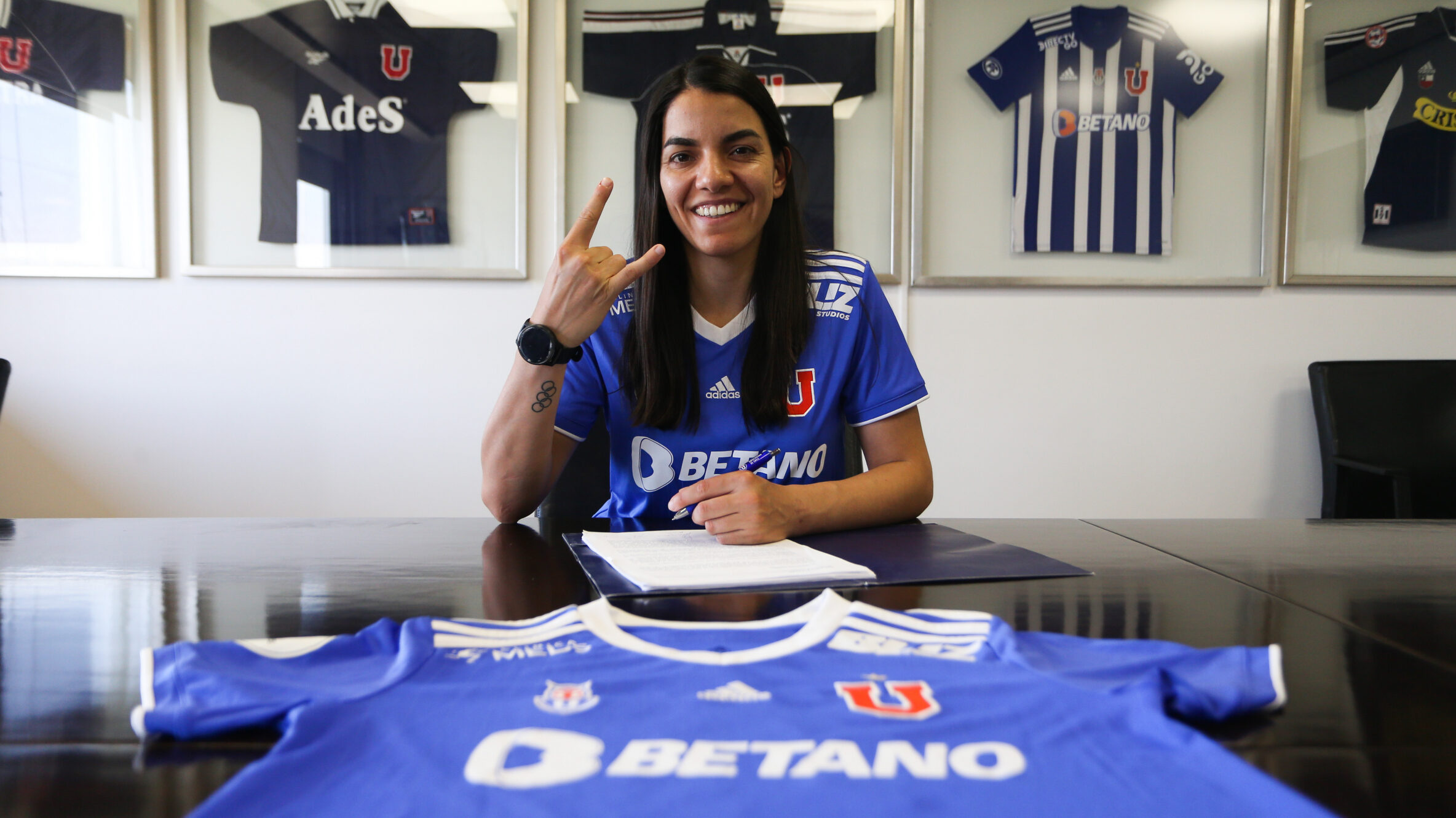 Ya son 10 renovadas: Natalia Campos firma contrato con la U hasta 2024