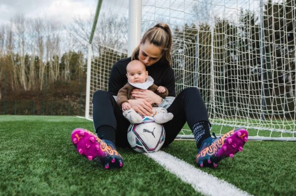 FIFA condena al Lyon por no pago de sueldo a una jugadora embarazada