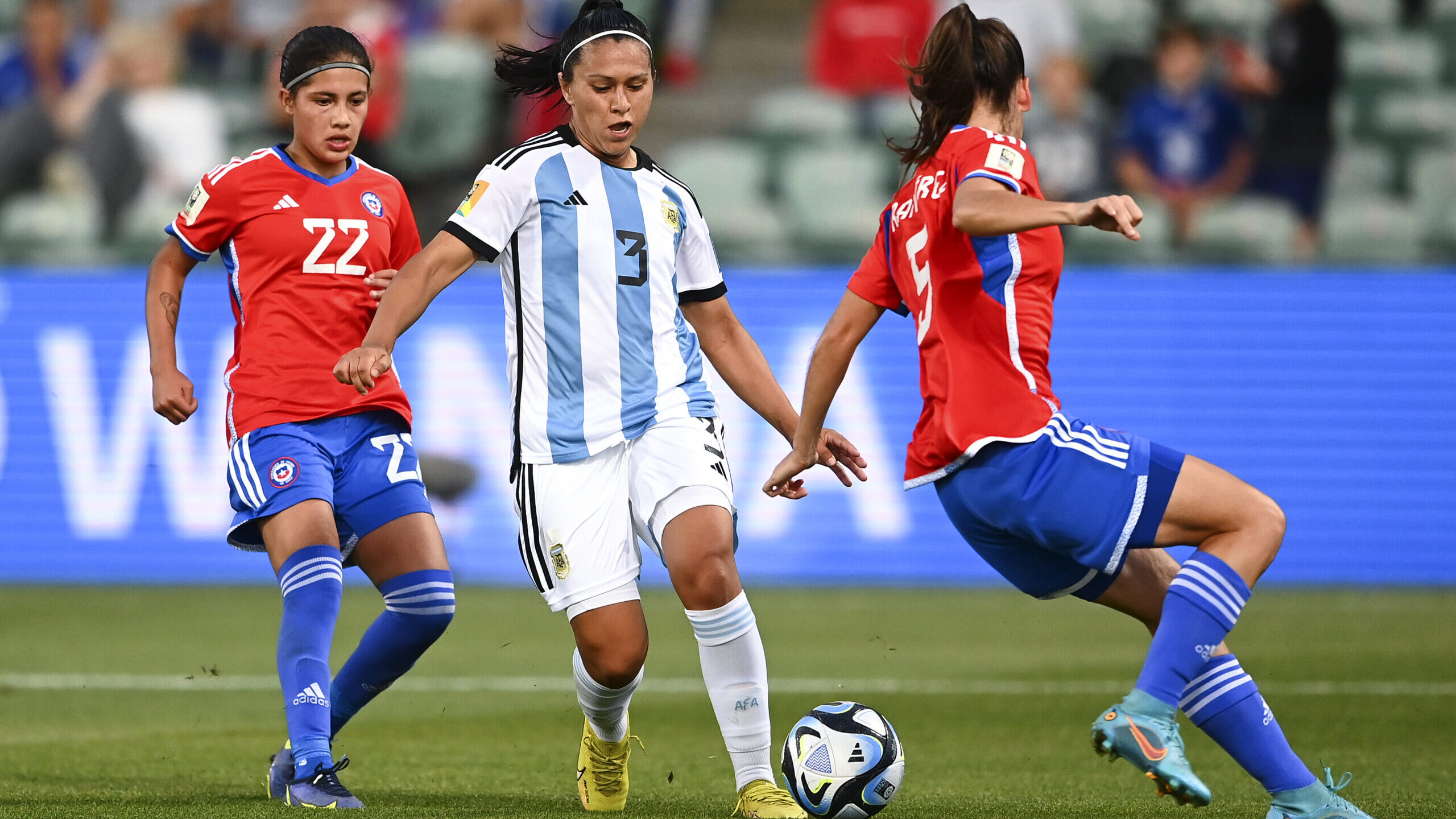 Histórico: Ámbar Figueroa es la segunda debutante más joven en La Roja