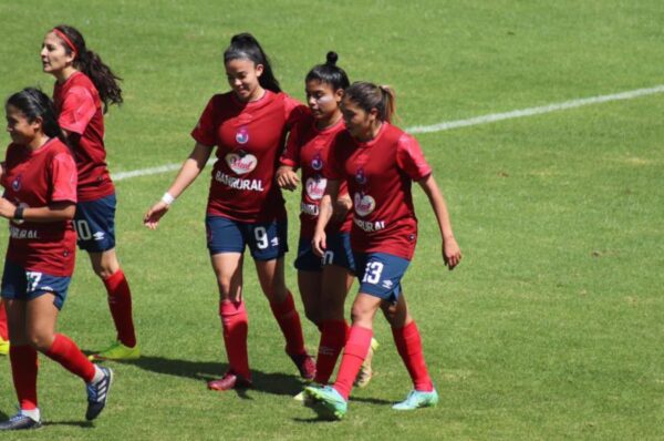 Javiera Roa debuta con gol en el Municipal Femenil de Guatemala