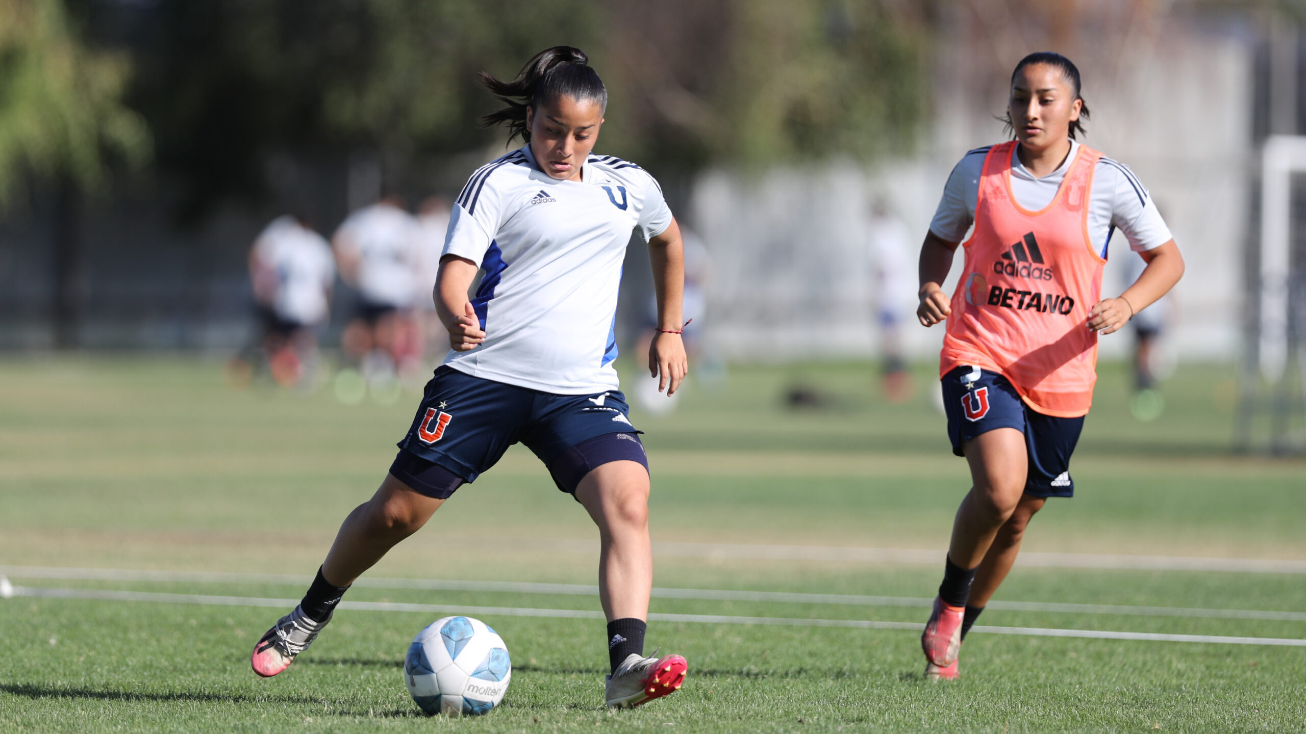 Las gemelas Arantza y Grettel Suazo vuelven a entrenar en Universidad de Chile