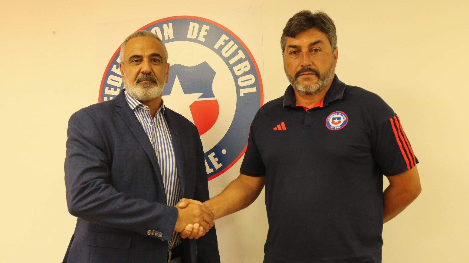 Oficial: José Letelier deja de ser entrenador de la Selección Chilena