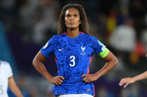 Wendie Renard y otras dos jugadoras renuncian a la Selección de Francia