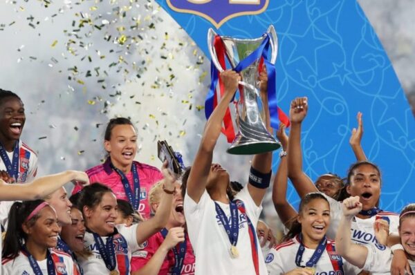 Christiane Endler y Lyon conocen a su rival para cuartos de Champions League