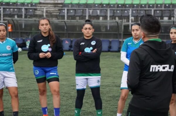 Deportes Puerto Montt inicia la pretemporada con su primera jugadora profesional