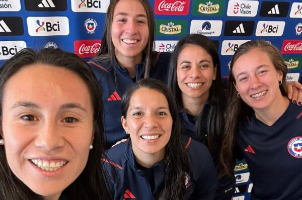 La Roja entrena con plantel completo tras la llegada de las españolas