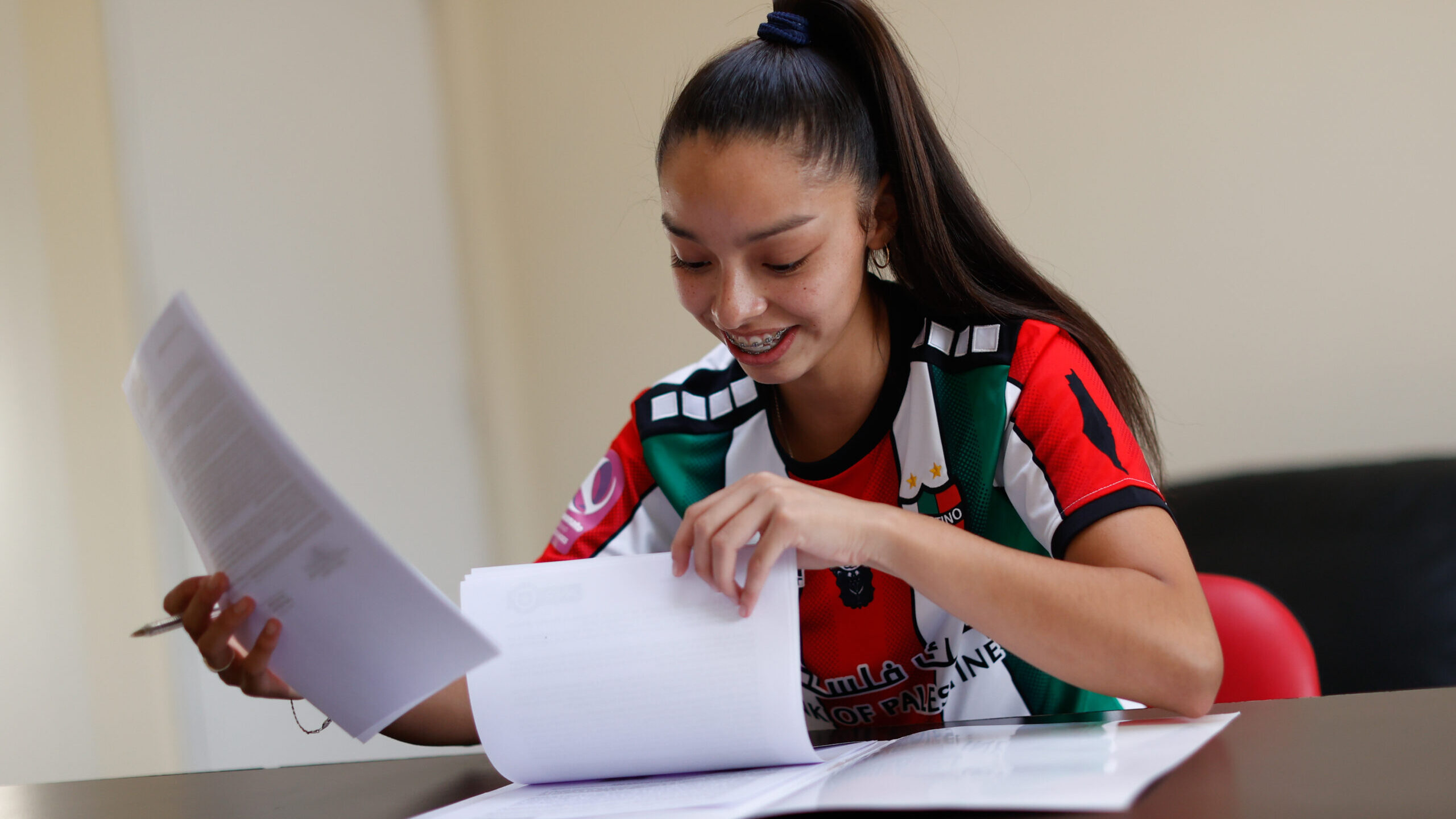 La mundialista Sub-17 Maitte Tapia firma su primer contrato con Palestino