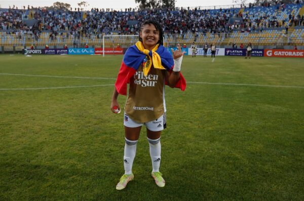 Ysaura Viso se queda en Chile y firma su renovación con Colo-Colo