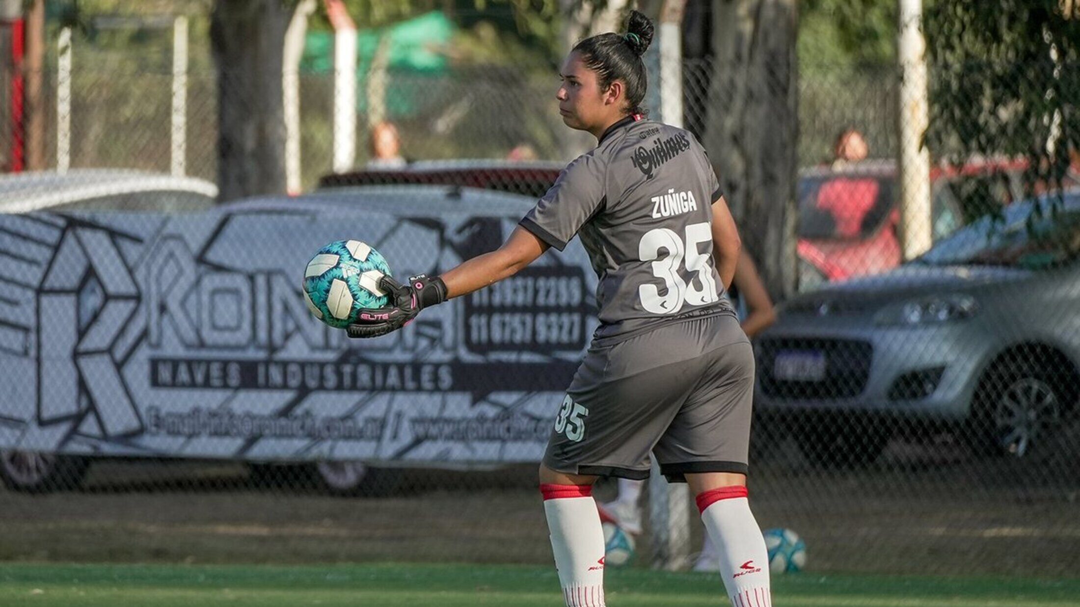 Fernanda Zúñiga debuta con gran actuación en Estudiantes de La Plata