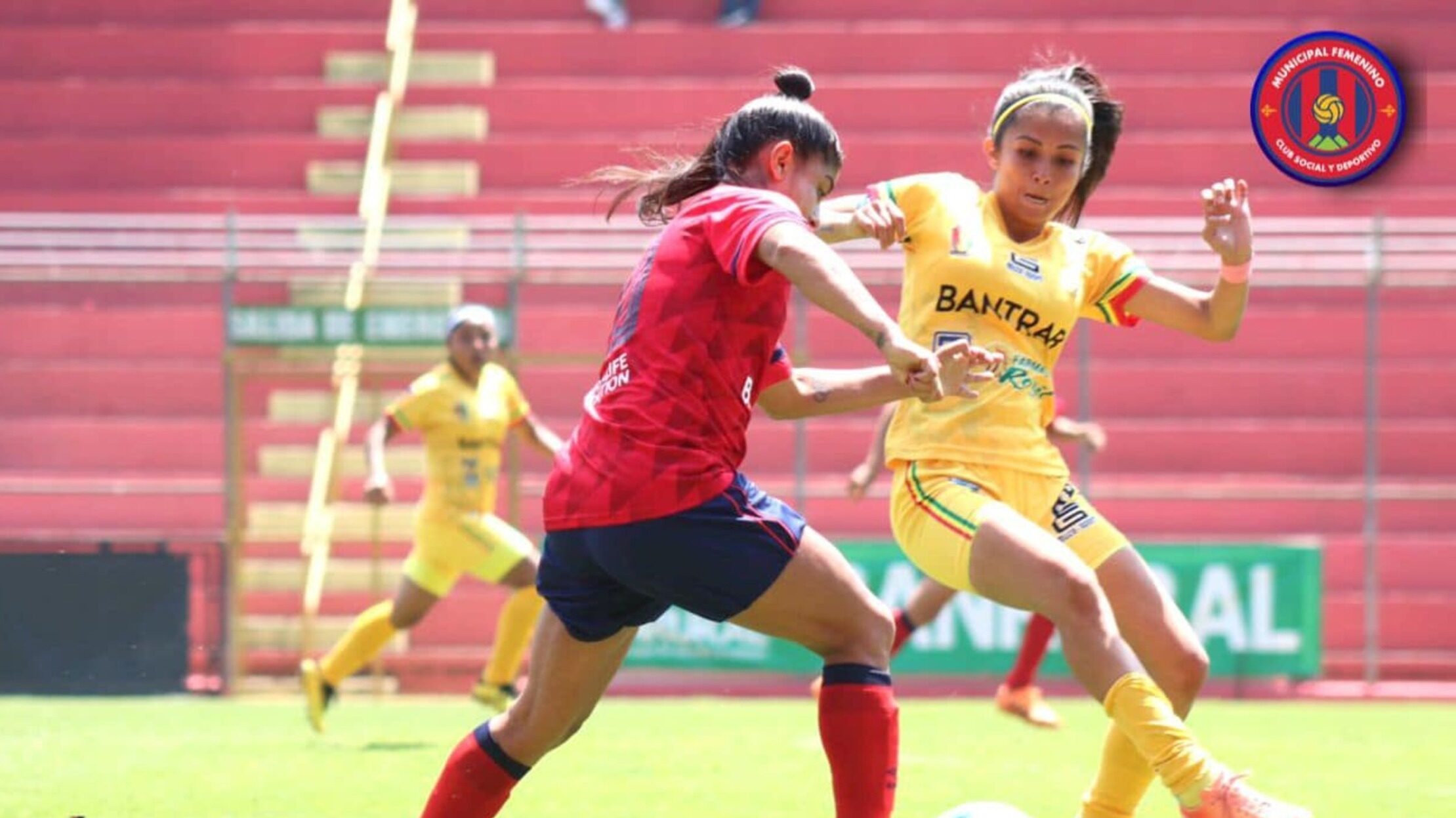 Javiera Roa anota en la goleada de Municipal ante Cobaneras