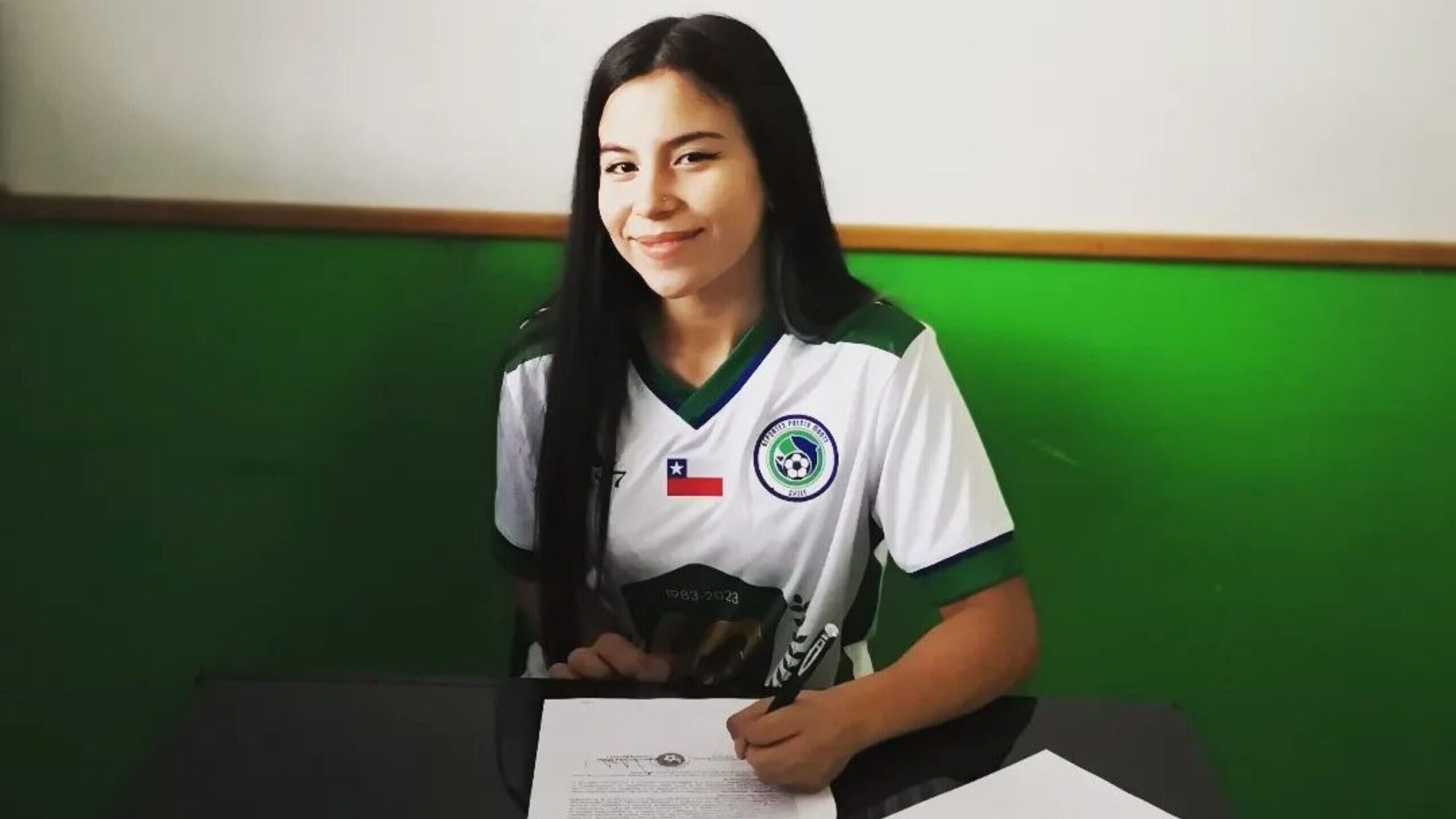 Catalina Huentelicán firma su primer contrato con Puerto Montt