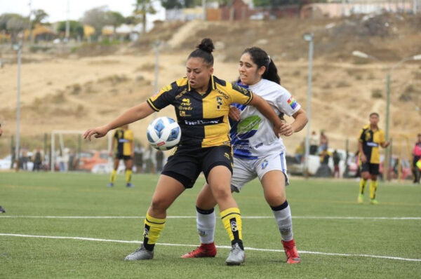 Coquimbo Unido se abraza ante Deportes Antofagasta en su debut en Primera División