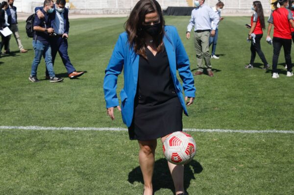 Ministra del Deporte pide apurar el comienzo del Campeonato Femenino 2023