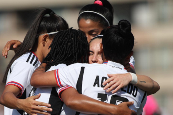 Colo-Colo golea a Cobresal y va con todo por el bicampeonato