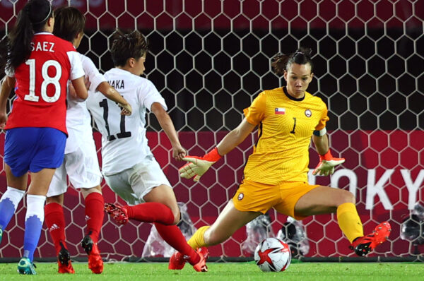 Christiane Endler es la tercera mejor arquera de la historia según la IFFHS