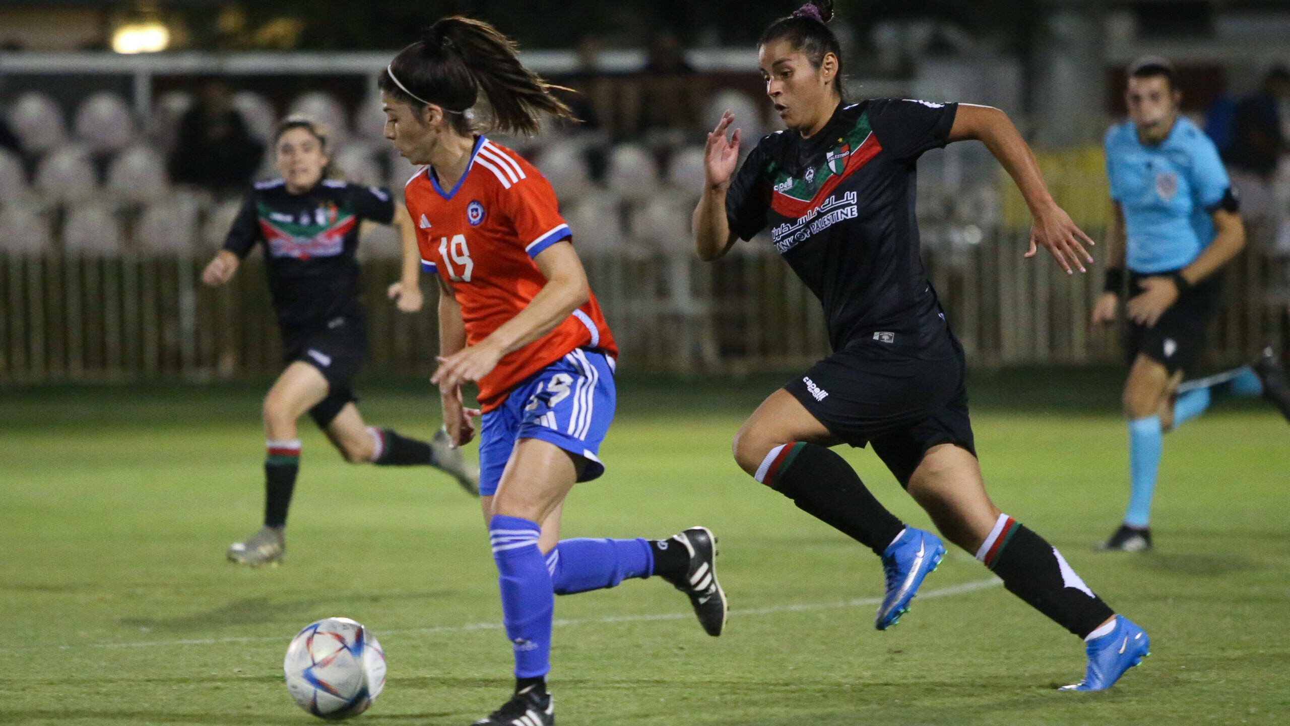 Selección Chilena práctica ante Palestino