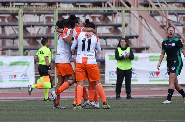 IND invita a los clubes a postular a los fondos para el fútbol femenino