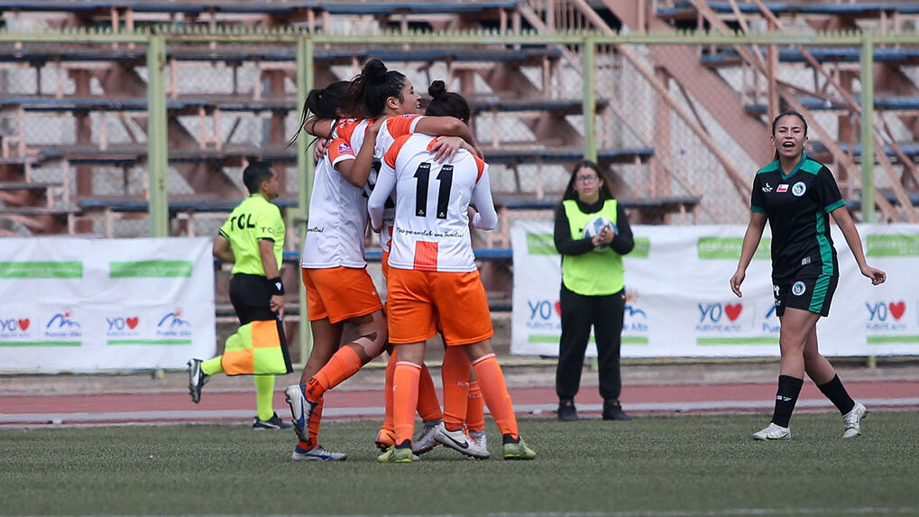 IND invita a los clubes a postular a los fondos para el fútbol femenino