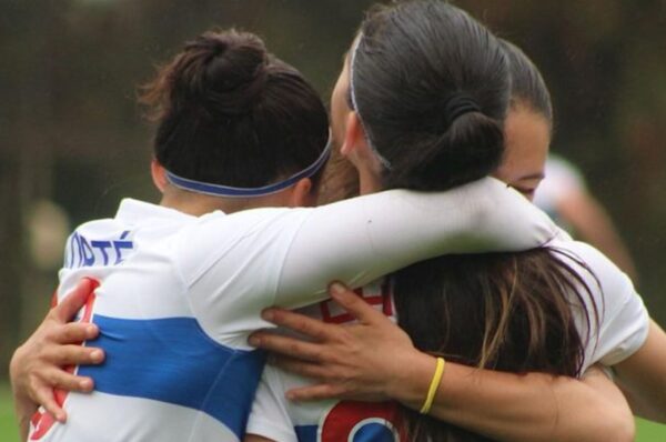 Universidad Católica vuelve al triunfo tras vencer a Fernández Vial