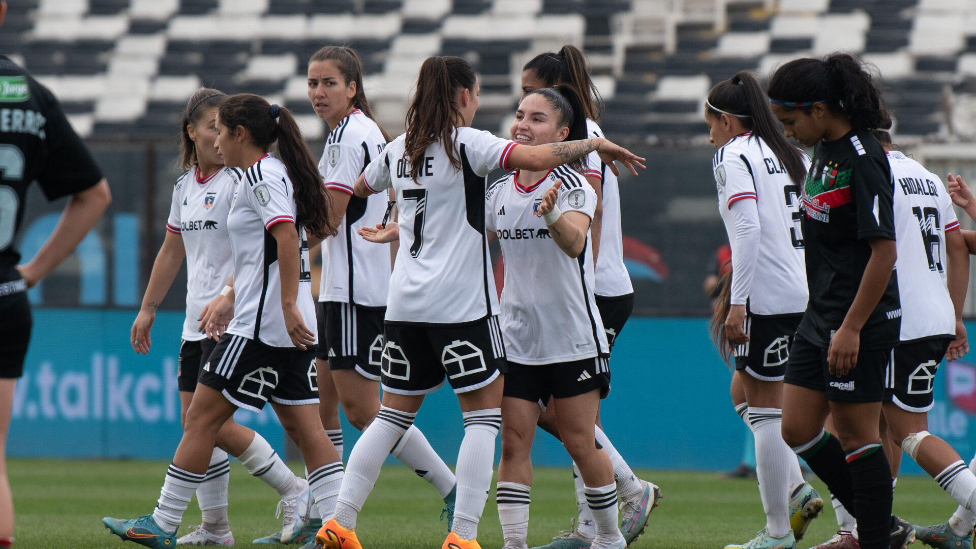 Colo-Colo vence a Palestino y alarga su racha invicta en el Monumental