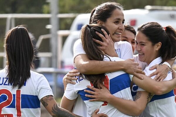 Universidad Católica golea a Deportes Antofagasta y vuelve a los abrazos