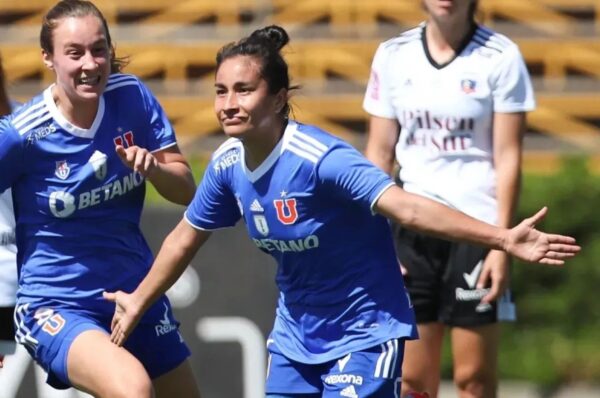 Rebeca Fernández: la prevencionista de riesgos que es goleadora de la U