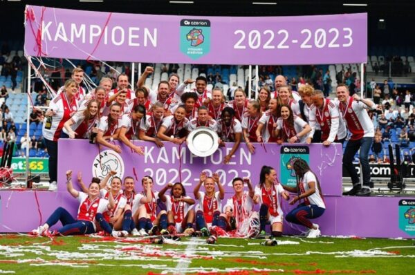 Ajax niega la celebración del título femenino por los resultados del equipo masculino