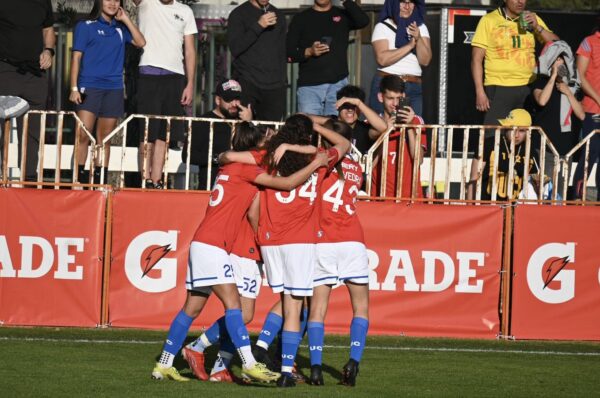 Universidad Católica derrota a Colo-Colo y son campeonas de la Juvenil