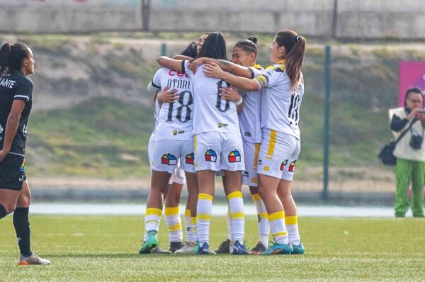 Coquimbo Unido vence en los descuentos a Santiago Morning y sigue firme por la clasificación