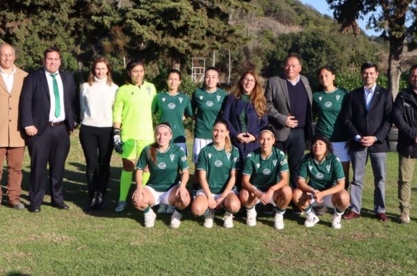 Santiago Wanderers presenta sus primeros nueve contratos profesionales