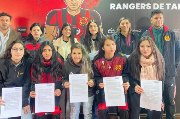 Rangers sigue con la profesionalización y suma nueve contratos más
