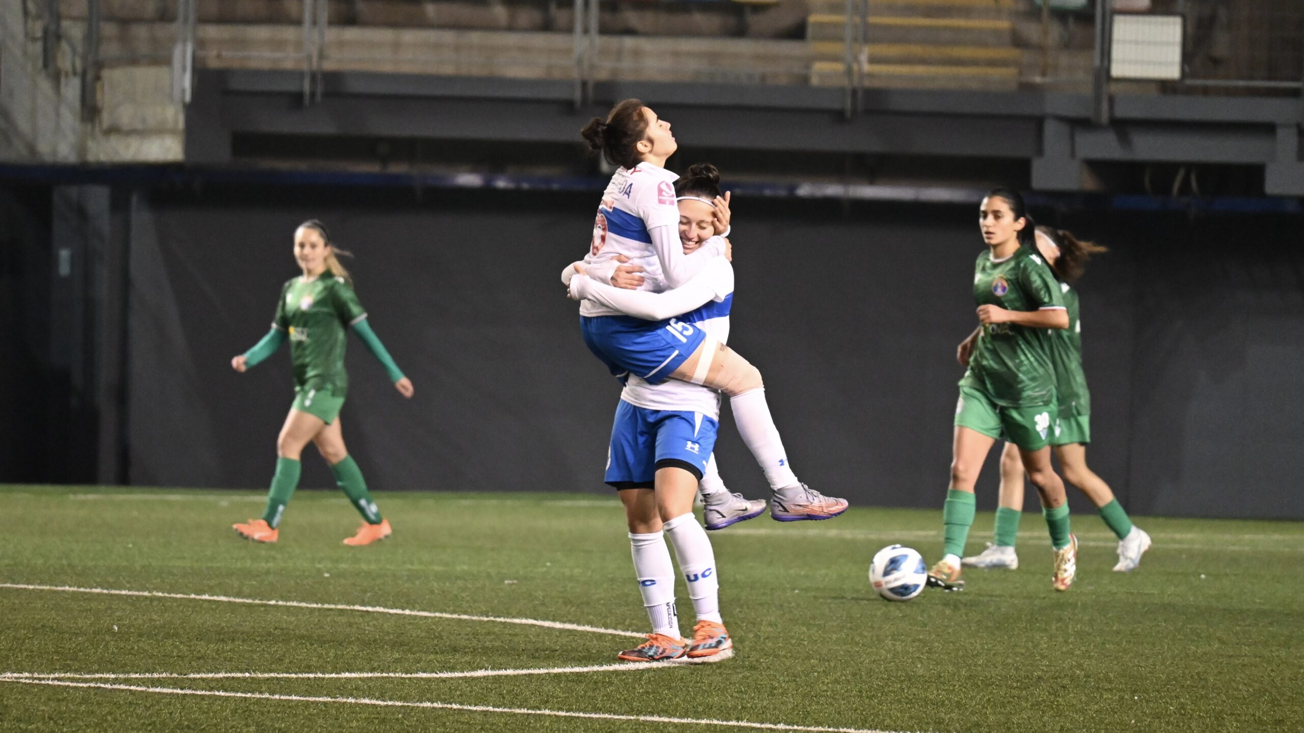 Universidad Católica sigue en carrera tras derrotar a Audax Italiano