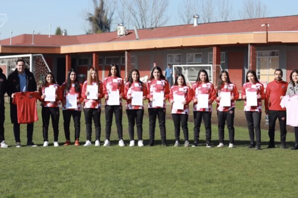 Uno más: Ñublense firma contrato con diez jugadoras del primer equipo