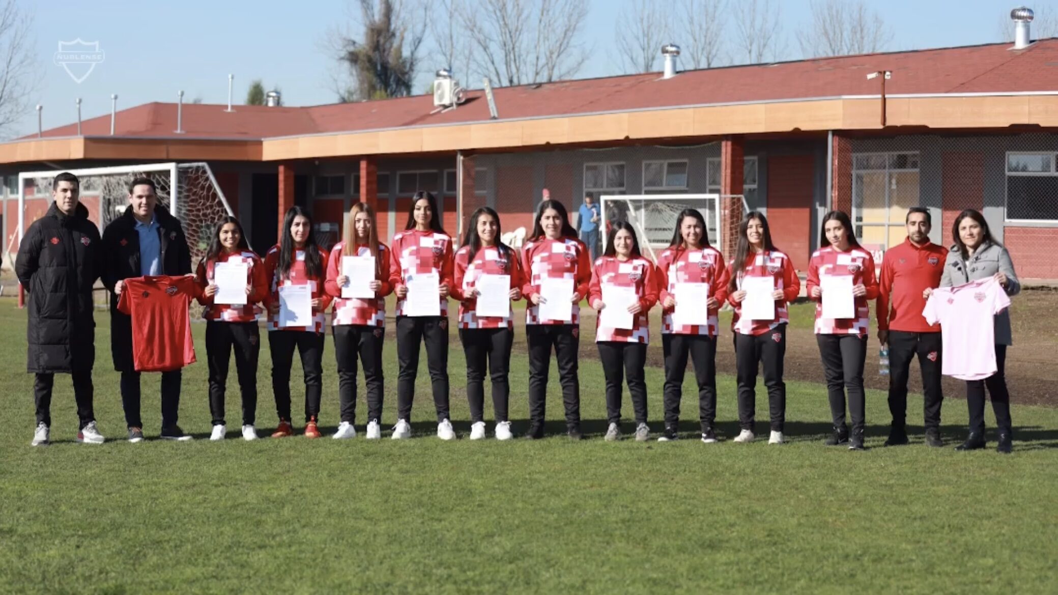 Uno más: Ñublense firma contrato con diez jugadoras del primer equipo