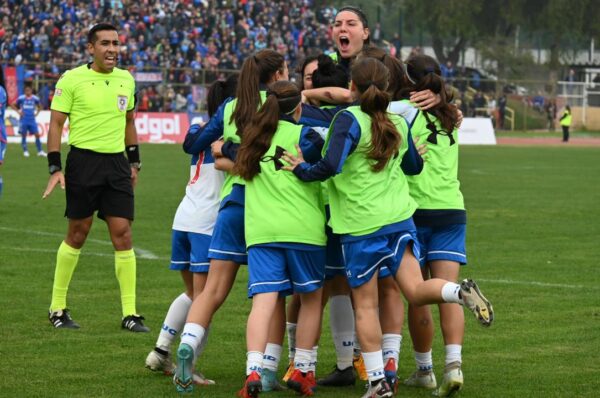 La UC gana en el último minuto a Universidad de Chile