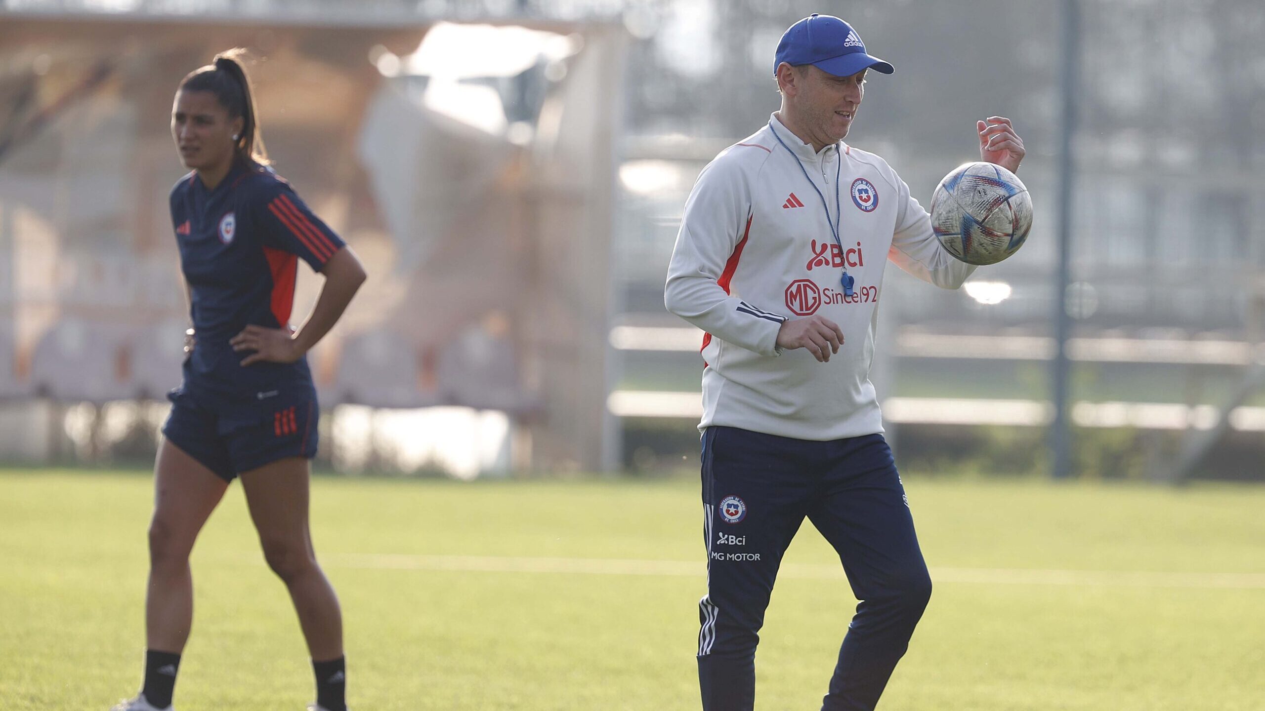 Luis Mena confirma dos amistosos en Chile para La Roja en septiembre