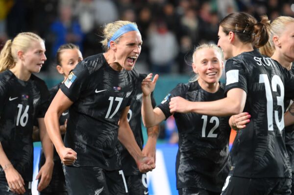 Nueva Zelanda debe evacuar su hotel de concentración por incendio