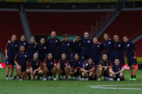 El primer XI de la era Luis Mena en la Roja vs Brasil